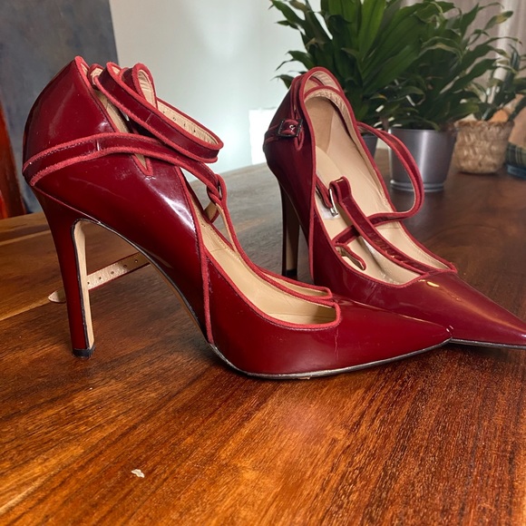 Henri Lepore Dezert Stunning Pump - Picture 7 of 9